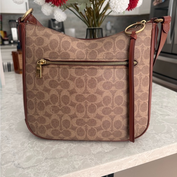 Coach Chaise Crossbody in Signature Canvas - Picture 2 of 4